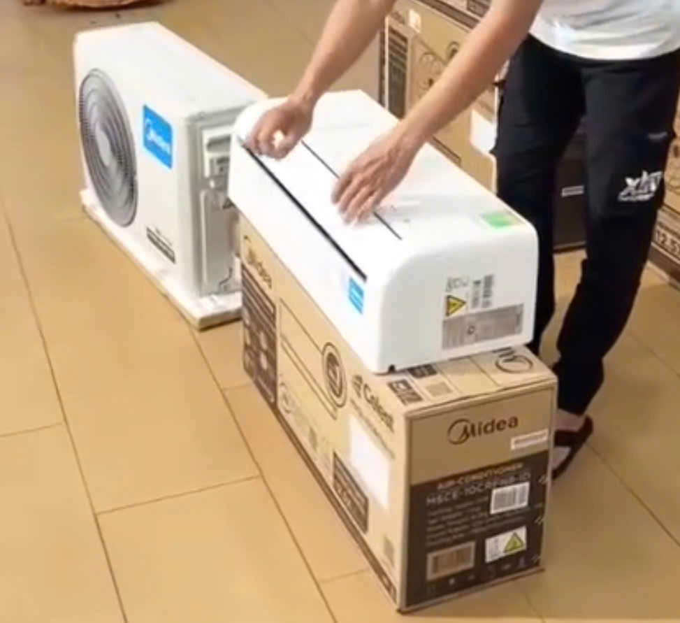 Điều hòa Midea 1 chiều 9.000BTU MSAFII-10CRN8